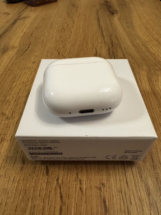 Слушалки Apple Airpods 4