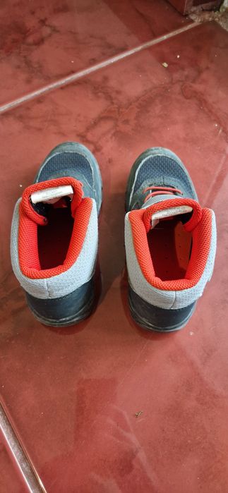 Bocanci copii mid cu bandă cu arici Drumeție la munte Gri