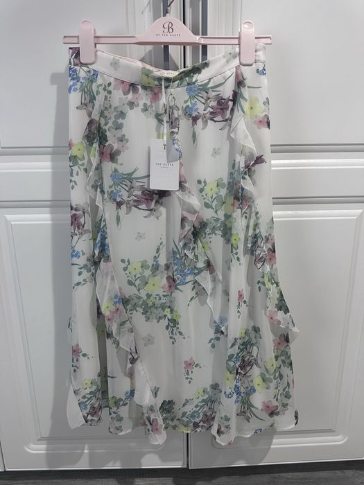 Fusta Ted Baker cu eticheta