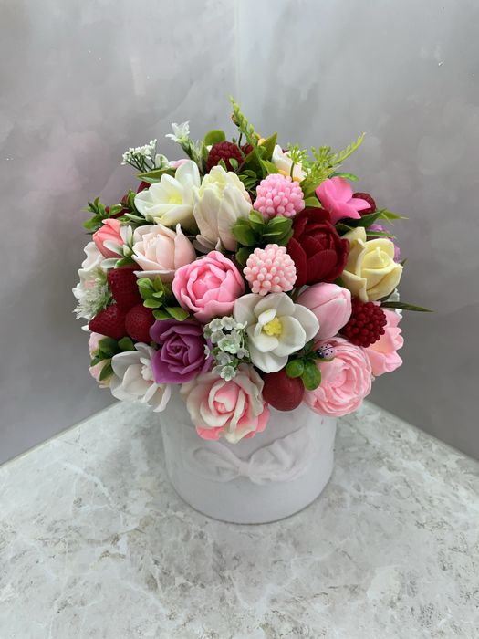 Sovunli gullar suniy gullar bayram uchun