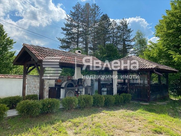 Продава се Магазин в Априлци - 2500 кв.м за 700 €/кв.м - Снимка #2