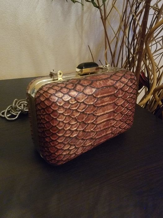 Дамска чанта GUESS