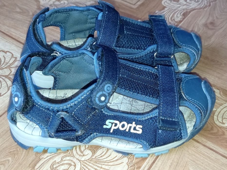 Продам детские сандалии