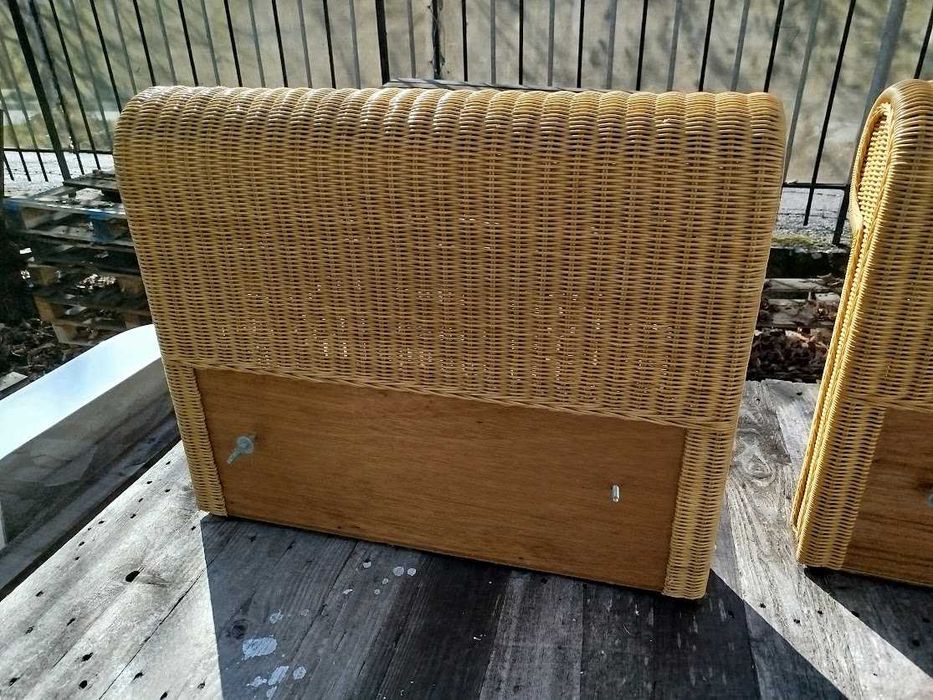Странични облегалки от ратан за фотьойл или диван.