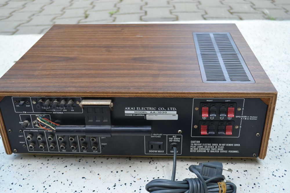 Amplificator Akai AA 1030