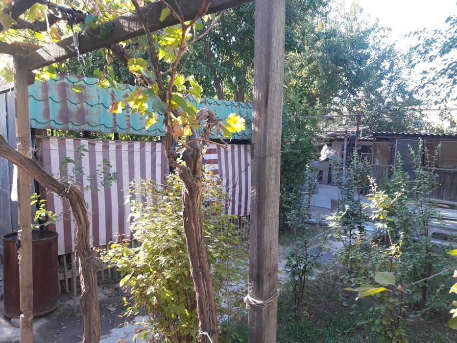 Продаётся КОТТЕДЖ угловой 2 этажный 4.5 сотук земли 3 комнатный