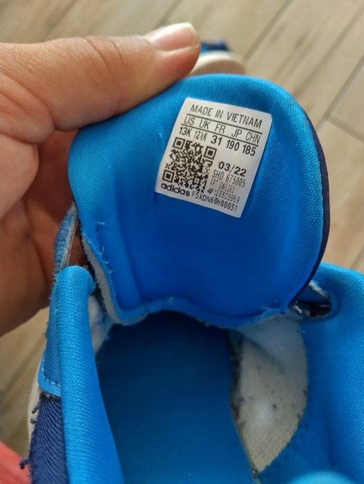 Încălțăminte sport adidas și skechers