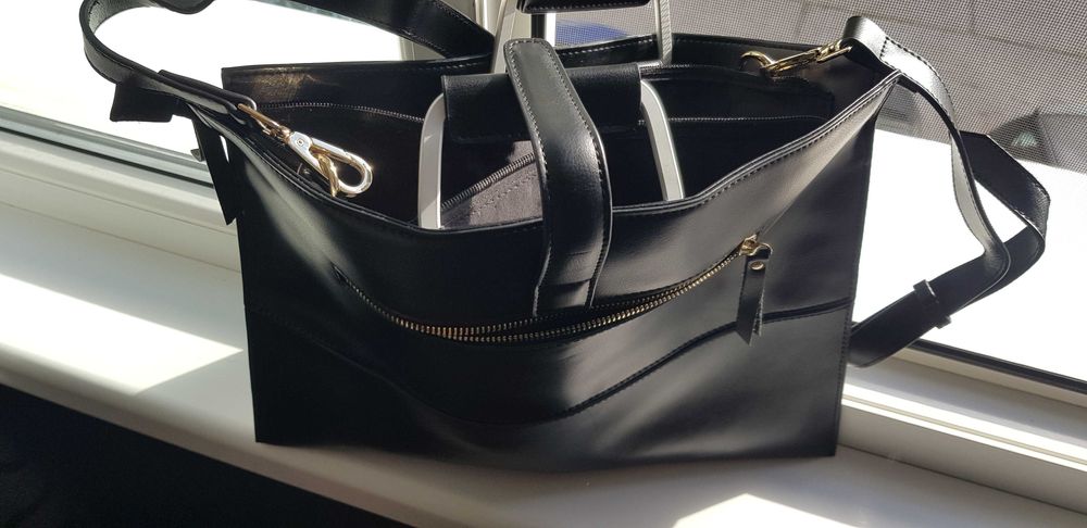 Продавам чанта от естествена кожа за лаптоп 13"