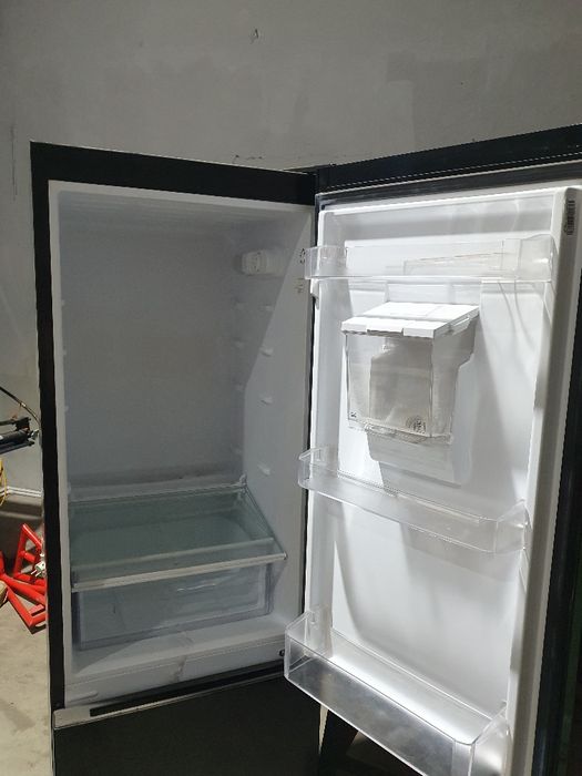 Vând frigider cu congelator