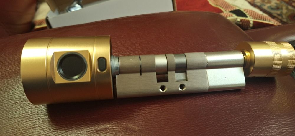 Butuc SMART ușă cu wifi & bluetooth