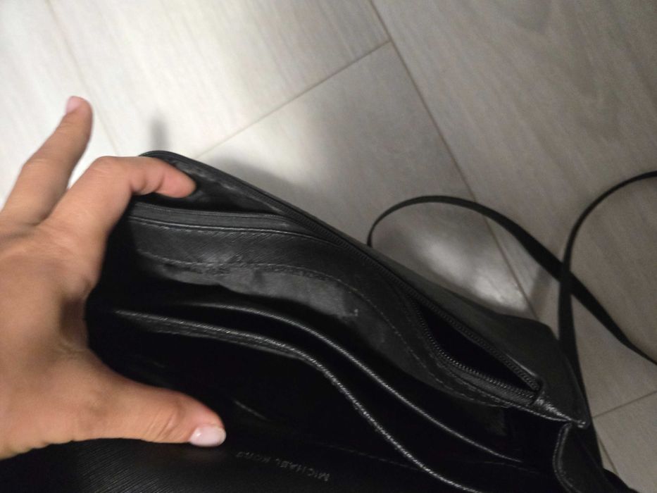 Кожена черна чанта Michael Kors