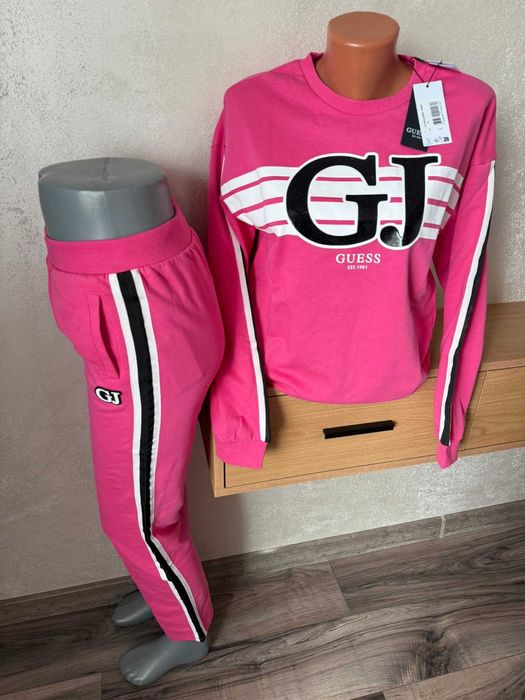 Ново оригинални екипи  Guess