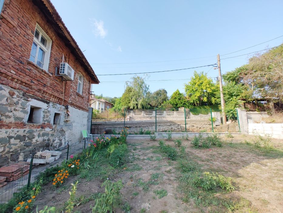 Собственикът продава еднофамилна къщата. На 18 км от гр. Приморско.