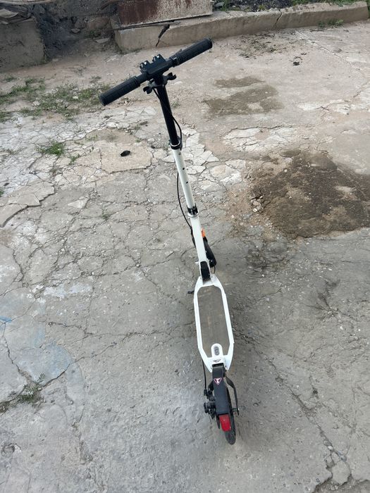 Самокат урбан белого цвета