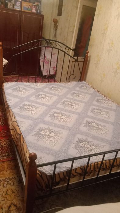 Спальная кровать