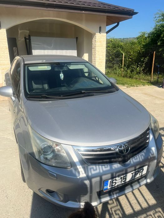 Vând Toyota Avensis
