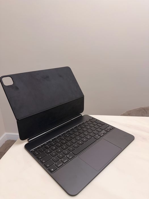 Tastatura Apple Magic Keyboard pentru Ipad Pro 13-inch (M4-M5)