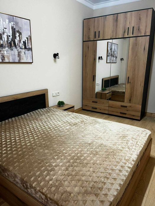 Дава се под наем Тристаен апартамент в София, Център - 100 кв.м за 1600 € - Снимка #2
