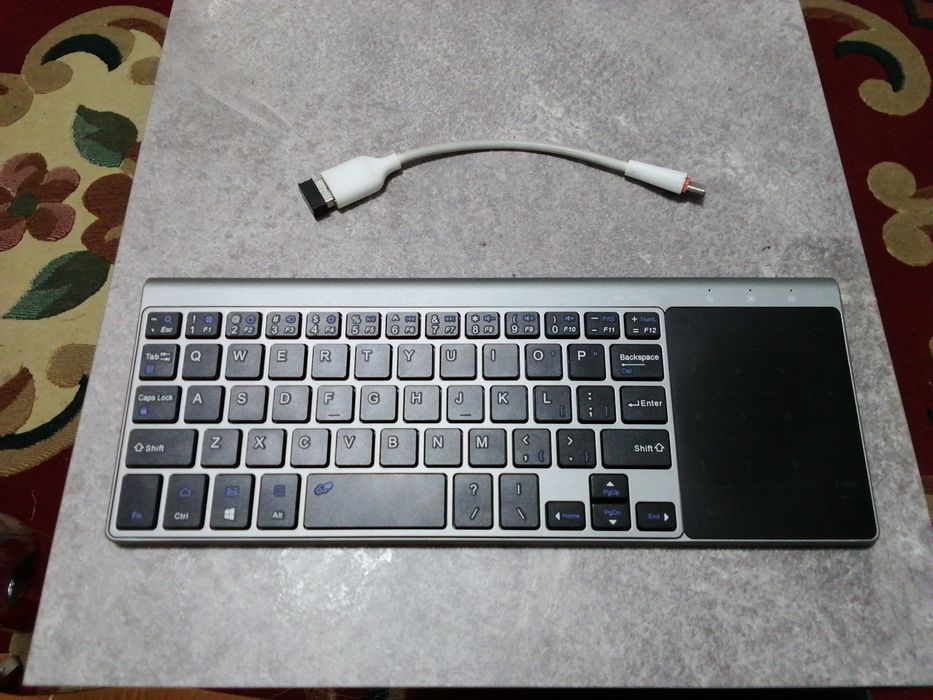 Продам компактую клавиатуру для планшетов и тв боксов и т.п.