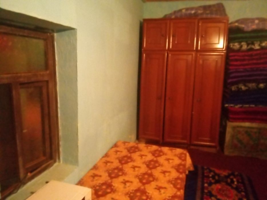 Mahallada uy sotiladi..