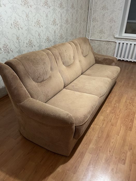 Продам диван с креслом.