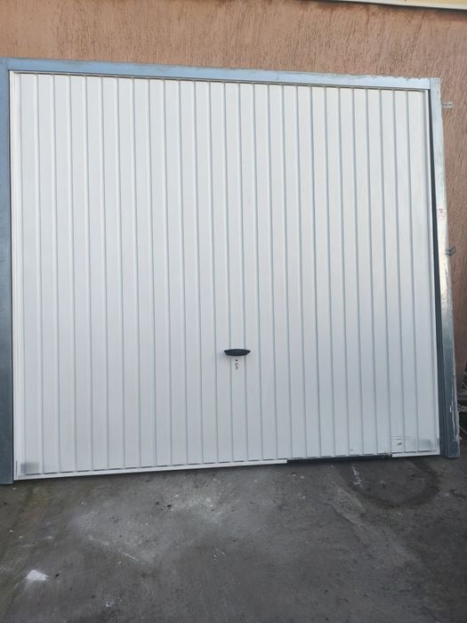 Гаражна врата тип крило