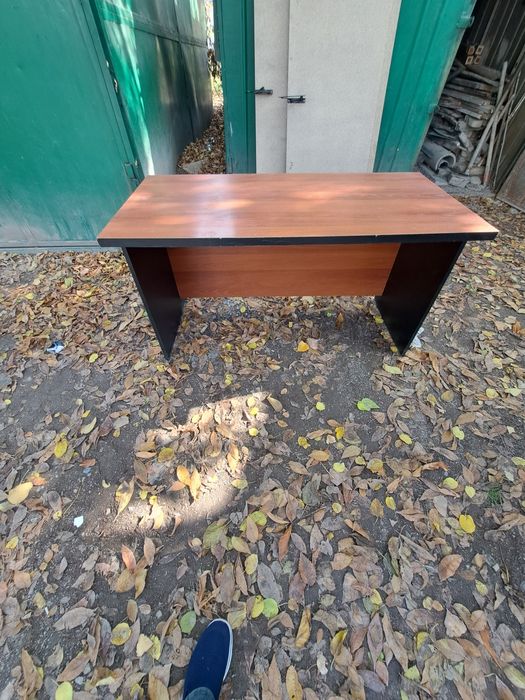 Офис учун мебел бор. Ҳаммаси ишлатилган. Холати яхши.