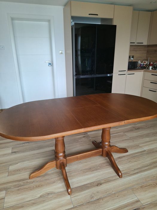 Трапезна дървена маса