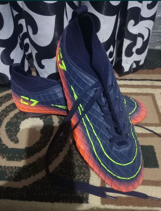 Бутсы футбольные