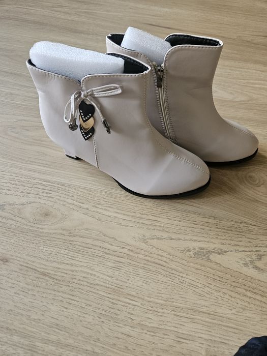 Зимни боти на среден ток