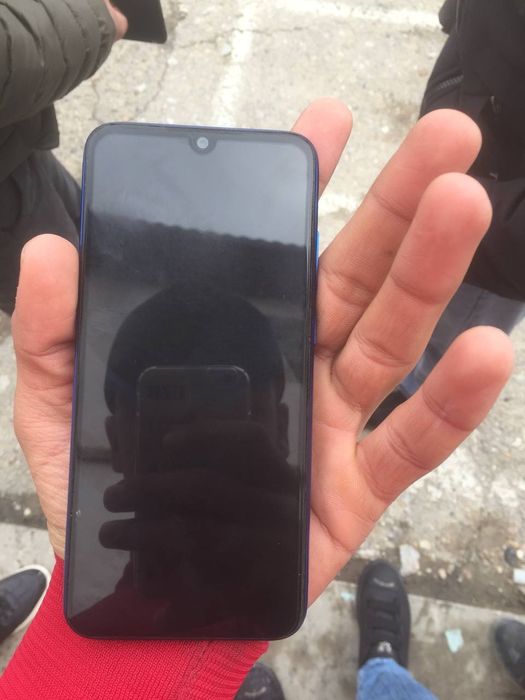 Note 8 telefoni sotiladi