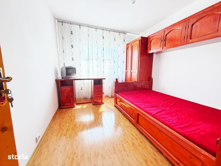 Apartament cu 3 camere decomandat + mansarda