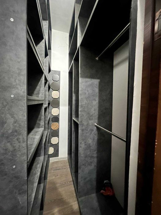 Ёшлар маркази олдида 2/5/5 квартира сотилади.