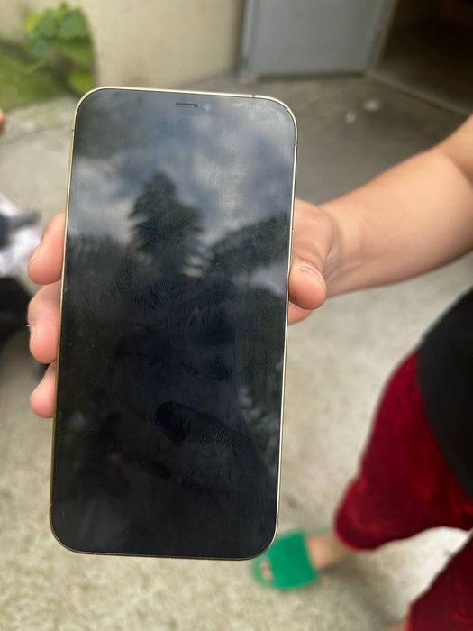 Iphone 12 srochna sotiladi