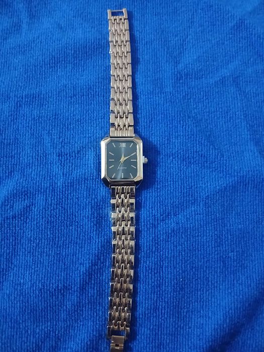 Дамски часовник.