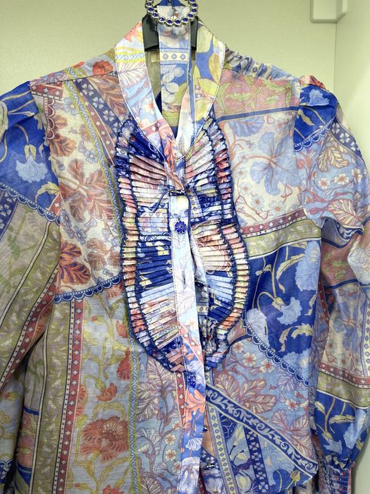 Көйлек сатылады.