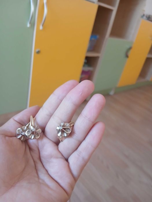 Продам серьги золотые