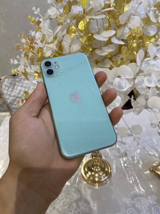 Iphone 11 64         .