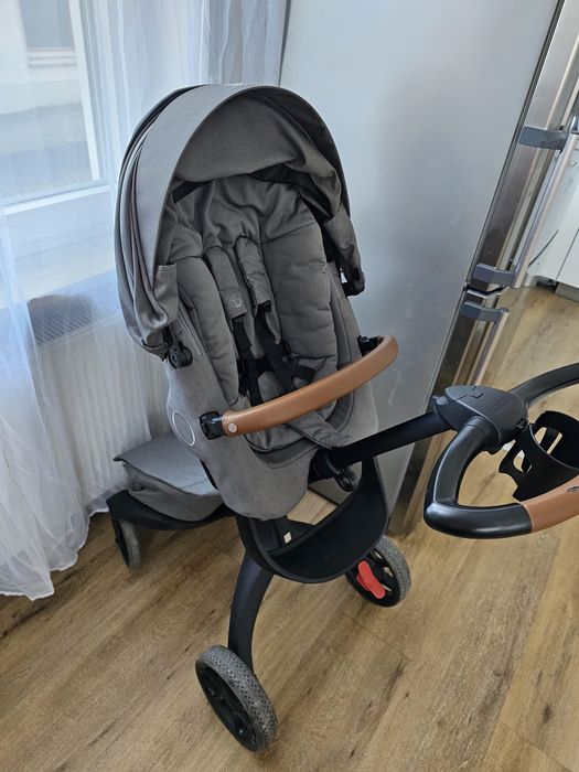 Stokke Xplory X Grey (2022)  set complet, stare foarte bună

Cărucior
