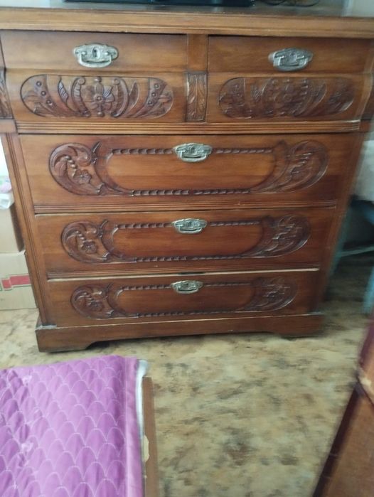 Старинный комод из массива дуба