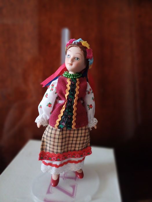 Куклы фарфоровые