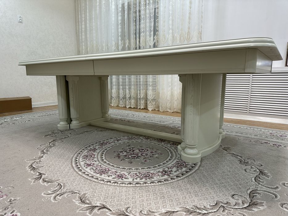 Гостевой стол, в очень хорошем состояний