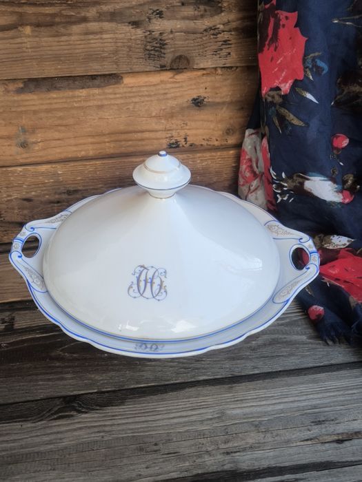 Комплект съдове за сервиране