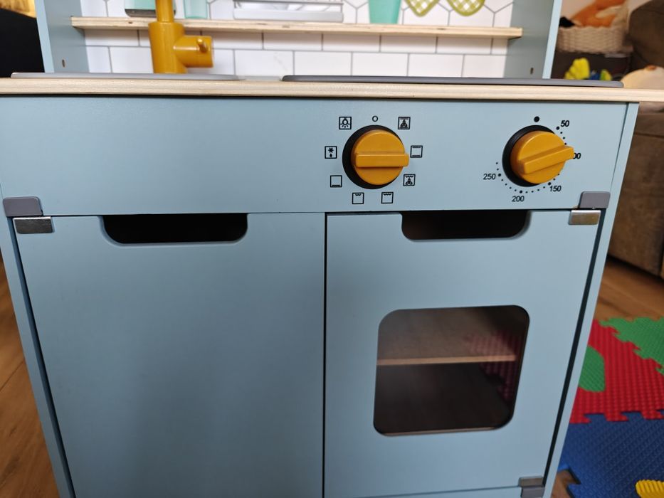 Детска дървена кухня HaPe International – Синя, със звук и светлина