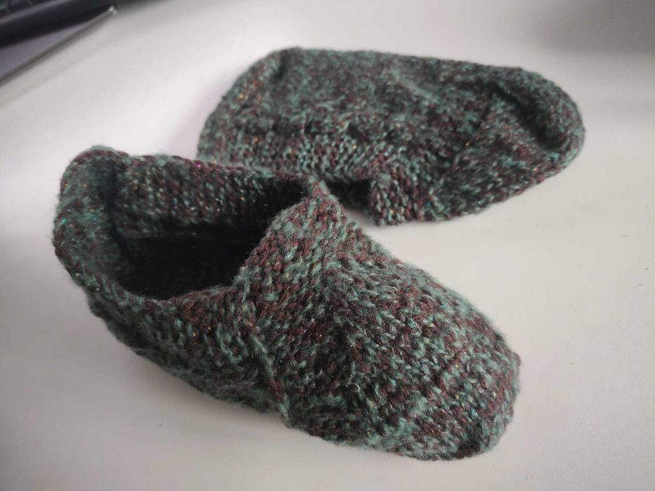 Papuci de casa tricotati crosetati manual handmade / totosi / botosei