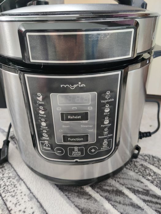 Vând oala Multicooker Myria noua