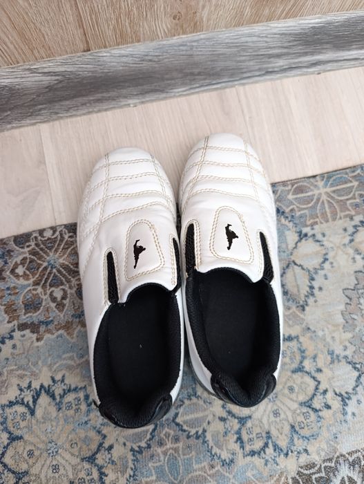 Продам обувь Б/У  для тэквондо