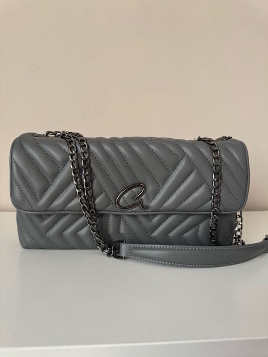 Нова чанта Axel