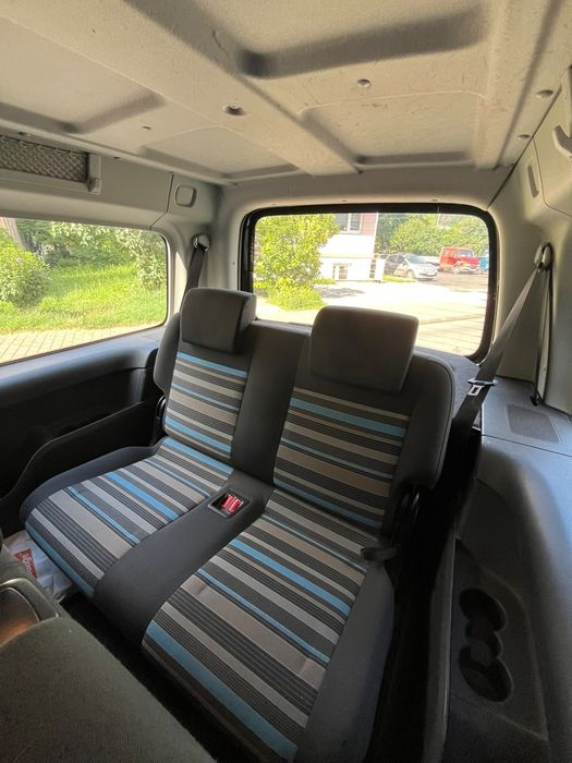 VW Caddy Maxi 1.6 TDI 105 CP, 7 locuri, 2012, cutie manuală