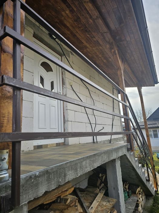Vând  balustrada metalică de 7.5 m